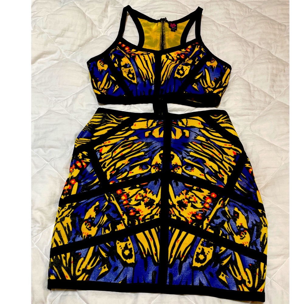 2B Bebe Two Peice Exotic Attached Spandex Skirt Set Sz L